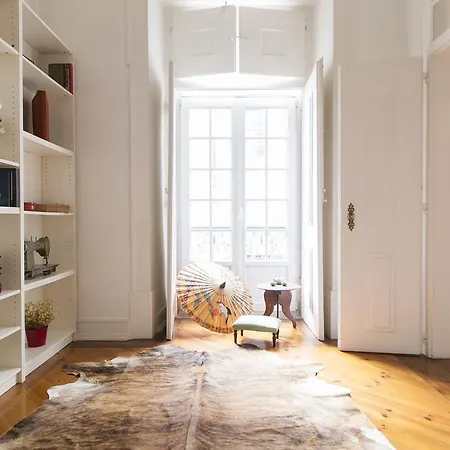Downtown Vintage Deluxe | Rentexperience. Apartment *