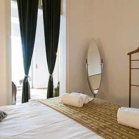 Apartment Downtown Vintage Deluxe | Rentexperience. Lisbon